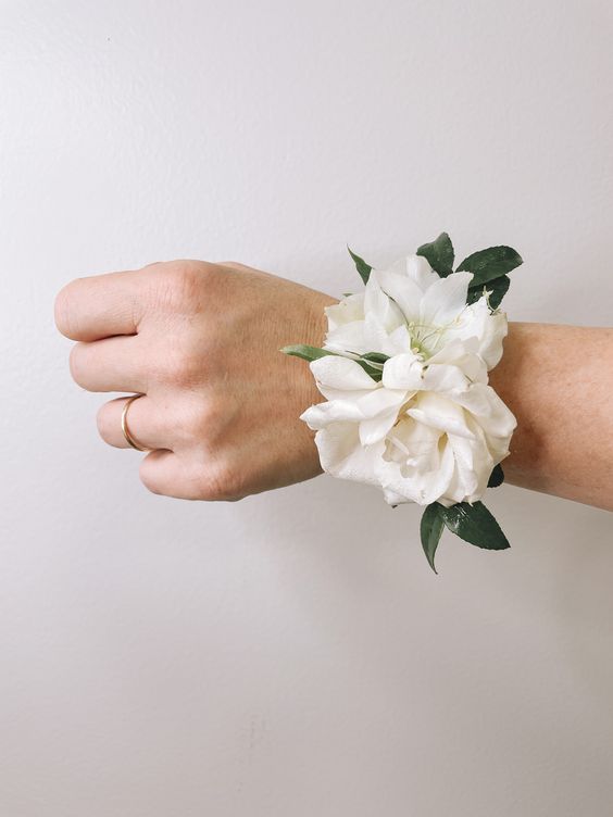 Corsage Montreal | Wedding Wrist Corsage | Fresh Flower Corsage