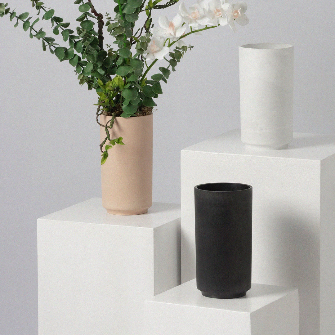 Signature Vase: Black
