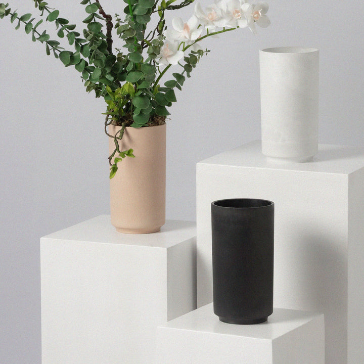 Signature Vase: Black