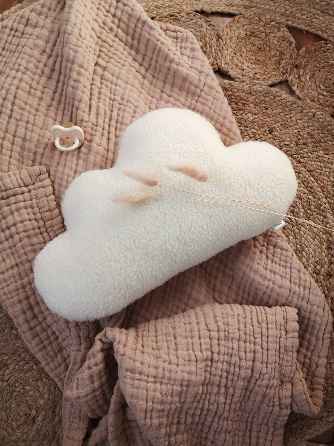 Star-shaped sherpa cushion - 5 color choices: CAMEL / STAR PILLOW